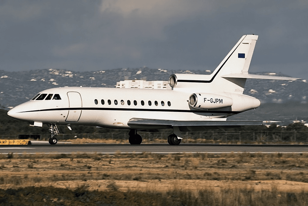 Dassault Falcon 900 aircraft