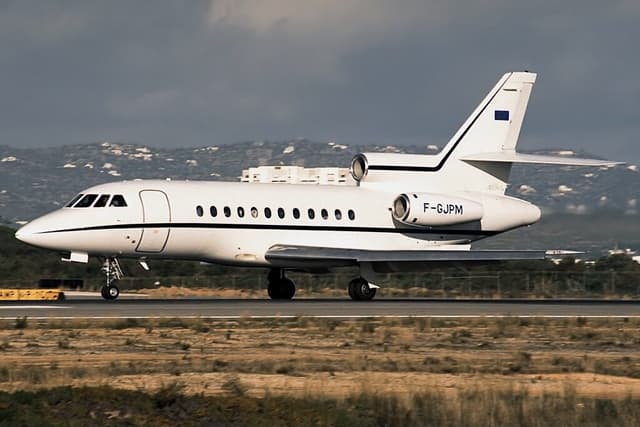 Dassault Falcon 900 exterior
