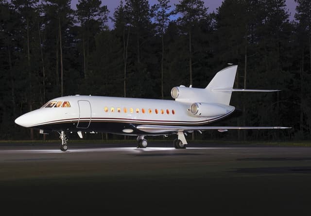 Dassault Falcon 900B exterior