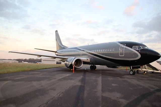 Boeing 737-300 BBJ exterior