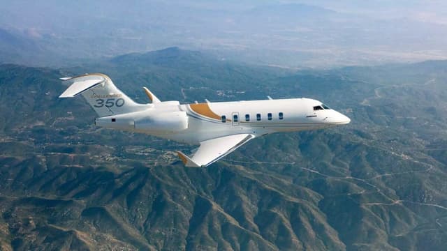 Bombardier Challenger 3500 exterior