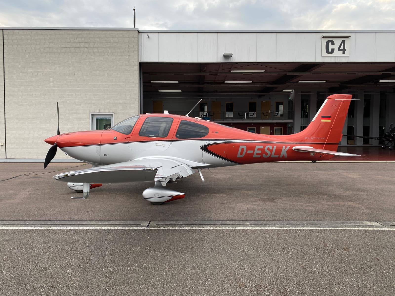 Cirrus SR22T aircraft