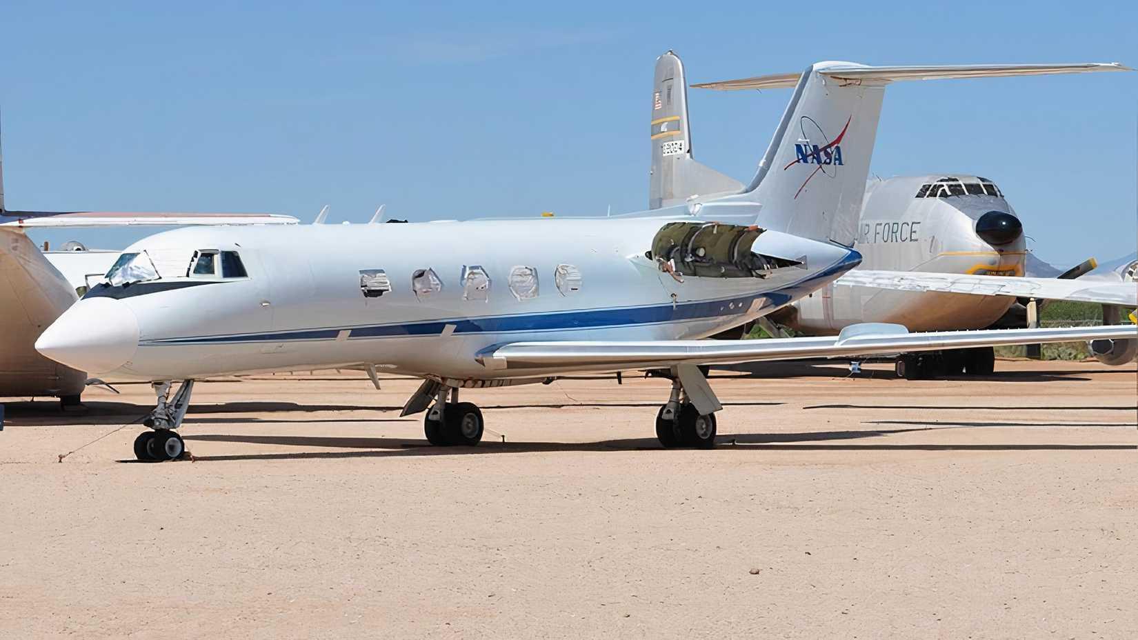 Gulfstream II exterior — Magic Johnson's private jet (N32MJ)